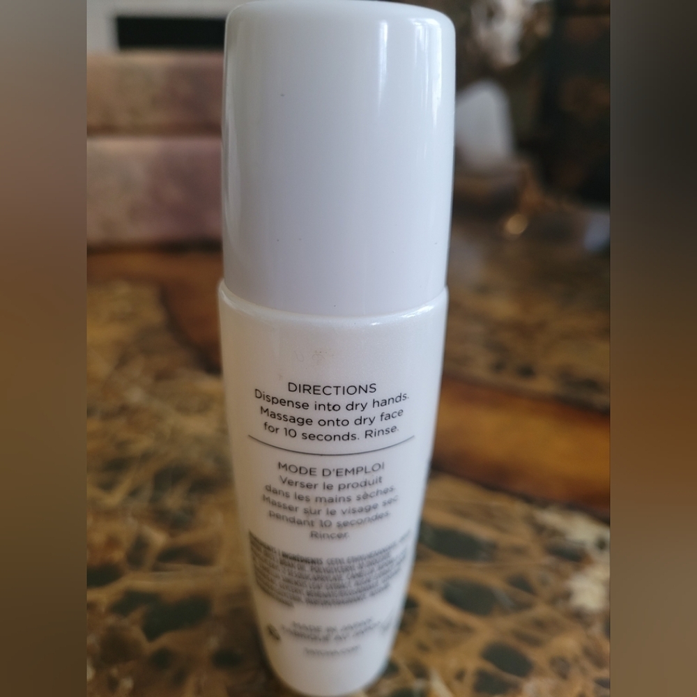 Tatcha Camellia Cleansing Oil - Elegant White - Picture 2 of 2